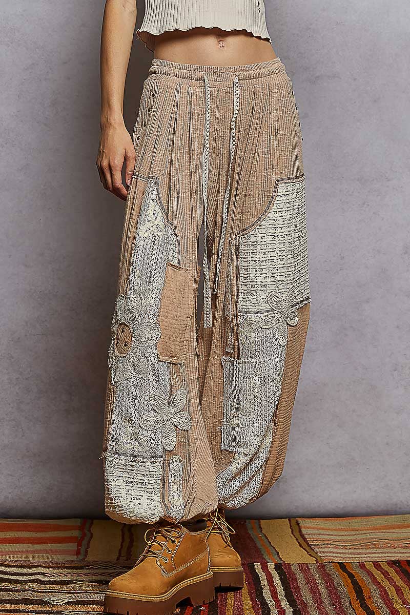 Solid pattern patch detail rib knit jogger pants