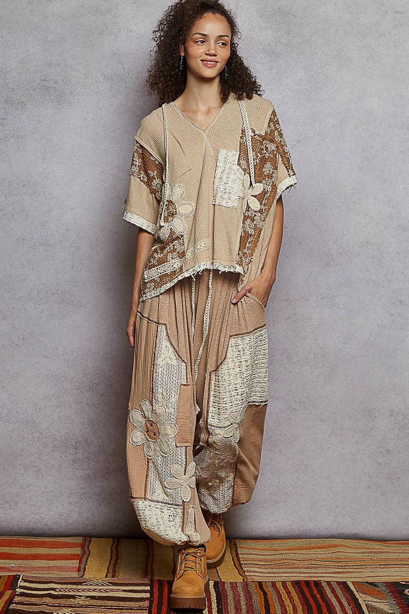 Solid pattern patch detail rib knit jogger pants