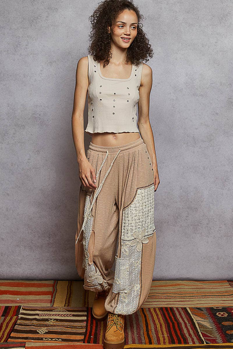 Solid pattern patch detail rib knit jogger pants
